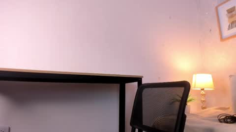  Caroline  online show from April 6, 2026, 11:33 am