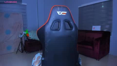 Snapshot of caroline_east chatting on October 8, 2025, 10:46 am caroline_east online show from October 8, 2025, 10:46 am