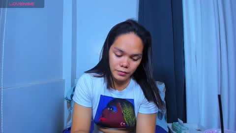 Snapshot of caroline_east chatting on October 28, 2025, 5:59 pm caroline_east online show from October 28, 2025, 5:59 pm