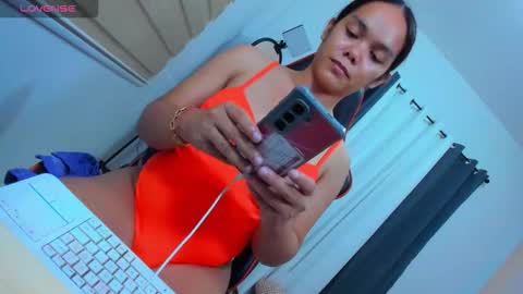 Snapshot of caroline_east chatting on November 22, 2025, 5:23 pm caroline_east online show from November 22, 2025, 5:23 pm