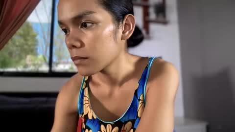 Snapshot of caroline_east chatting on May 14, 2026, 3:57 am caroline_east online show from May 14, 2026, 3:57 am