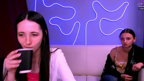 Snapshot of caroline_honeyy chatting on June 4, 2026, 7:31 pm Caroline online show from June 4, 2026, 7:31 pm