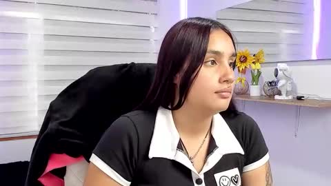 caroline_rodriguez_9 online show from April 1, 2026, 7:00 pm