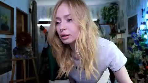 Snapshot of carolinedjoi chatting on November 13, 2025, 6:12 am Caroline online show from November 13, 2025, 6:12 am