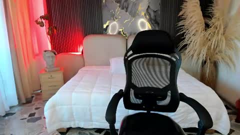 Caroline online show from July 2, 2026, 12:44 pm