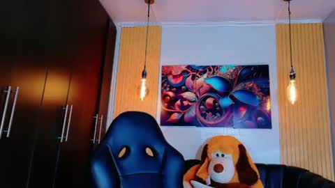 carolinejesh online show from February 25, 2026, 7:01 pm