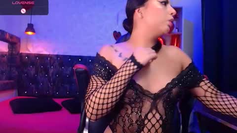 Snapshot of carolinescoth_dl chatting on March 7, 2025, 6:43 pm Caroline Scoth online show from March 7, 2025, 6:43 pm