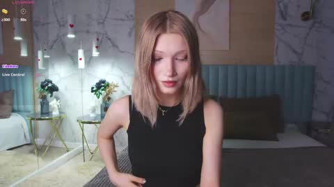 Snapshot of carolreeves chatting on May 19, 2026, 4:46 pm Carol online show from May 19, 2026, 4:46 pm