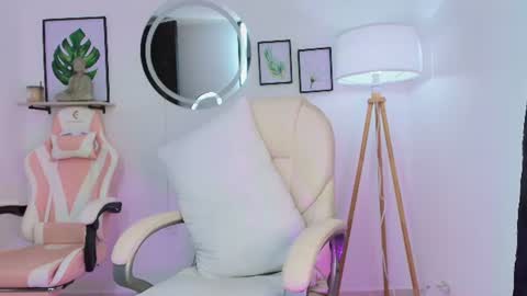 Snapshot of carolyne_sweet chatting on July 3, 2026, 11:33 pm carolyne_sweet online show from July 3, 2026, 11:33 pm
