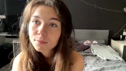 Snapshot of carolynnsobey chatting on July 14, 2026, 10:21 am Viktorie online show from July 14, 2026, 10:21 am