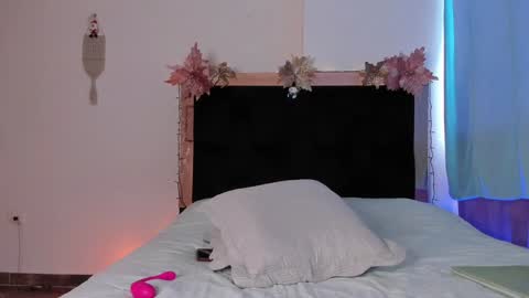 Caro  online show from December 16, 2024, 7:43 pm