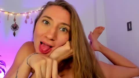 Snapshot of carriexwood chatting on January 9, 2025, 1:18 am Nia  online show from January 9, 2025, 1:18 am