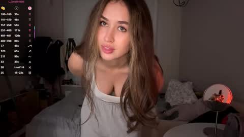 Kira online show from December 22, 2025, 4:15 pm