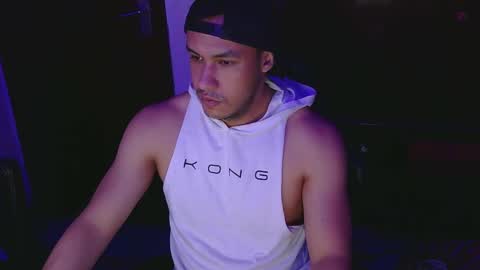 Snapshot of casas_oom chatting on February 9, 2025, 5:40 am      online show from February 9, 2025, 5:40 am