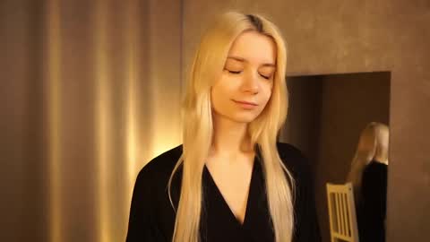 Cassie online show from March 4, 2025, 2:32 pm