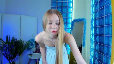 Snapshot of cassie_palmer chatting on December 12, 2024, 11:40 am Hello my name is Cassie and my friend Nilo is also here online show from December 12, 2024, 11:40 am