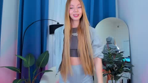 Snapshot of cassie_palmer chatting on December 28, 2024, 10:03 am Hello my name is Cassie and my friend Nilo is also here online show from December 28, 2024, 10:03 am
