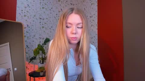 Snapshot of cassie_palmer chatting on March 5, 2025, 6:54 am Hello my name is Cassie and my friend Nilo is also here online show from March 5, 2025, 6:54 am