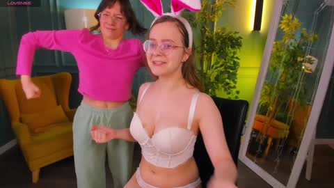 Snapshot of cassiecool chatting on December 31, 2024, 10:56 pm assie online show from December 31, 2024, 10:56 pm