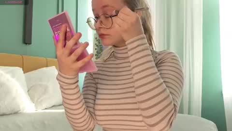 Snapshot of cassiecool chatting on October 18, 2025, 12:28 pm assie online show from October 18, 2025, 12:28 pm