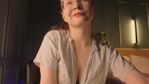 Snapshot of cassiecool chatting on December 3, 2025, 12:47 pm assie online show from December 3, 2025, 12:47 pm