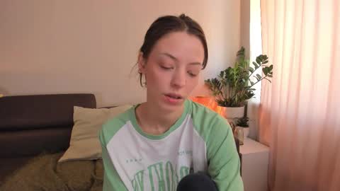  cassandra  online show from October 3, 2025, 11:07 am