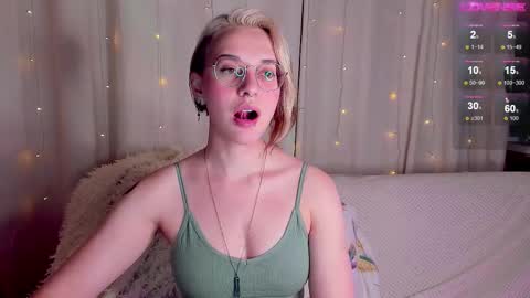 Snapshot of cassy_moore chatting on November 3, 2025, 8:10 pm Ellie online show from November 3, 2025, 8:10 pm