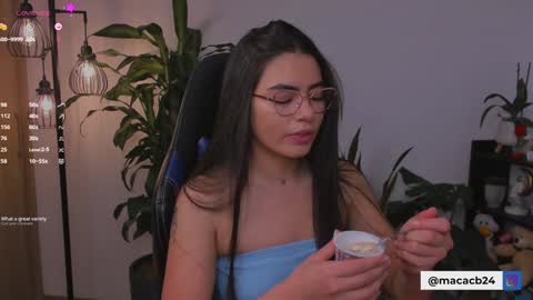 MACARENA online show from January 18, 2025, 9:24 pm