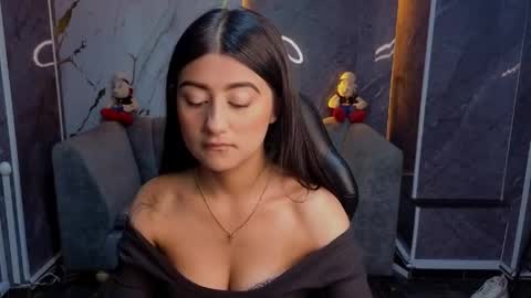 Snapshot of catalella_little_b chatting on June 5, 2026, 8:14 pm catalella_little_b online show from June 5, 2026, 8:14 pm