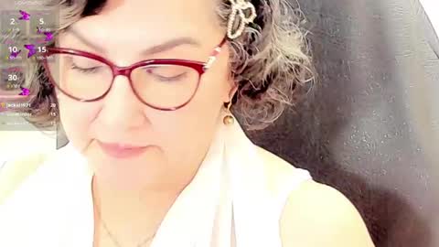 Snapshot of cataleya_mom_ chatting on April 21, 2026, 4:12 pm cataleya online show from April 21, 2026, 4:12 pm