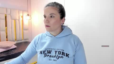 Snapshot of cataleya_sambrano chatting on September 24, 2025, 10:18 am Cataleya online show from September 24, 2025, 10:18 am