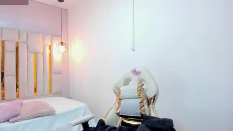 Snapshot of cataleya_sambrano chatting on October 10, 2025, 9:52 am Cataleya online show from October 10, 2025, 9:52 am
