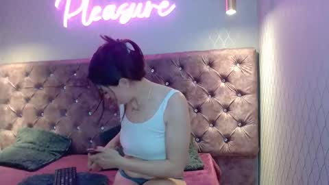 cataleyadamourx online show from January 7, 2026, 11:34 am