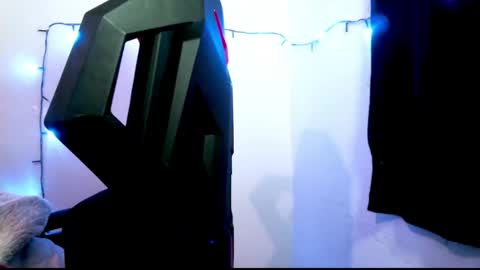 catalina_colombia online show from March 11, 2025, 5:57 pm