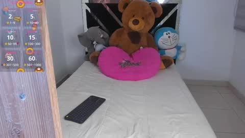 Catalina  online show from September 17, 2025, 11:17 pm