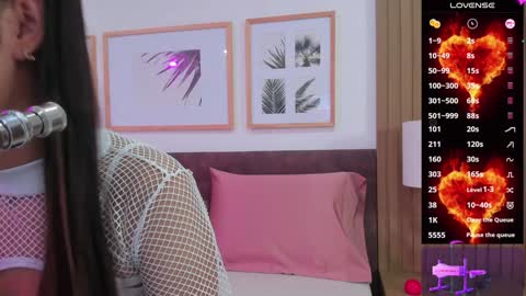 Catalina online show from December 1, 2024, 7:36 pm