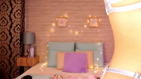 CatalinnaThompson online show from December 11, 2024, 12:02 pm