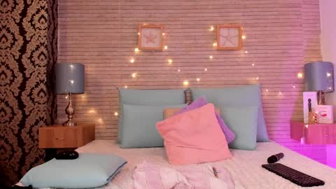 CatalinnaThompson online show from December 16, 2024, 6:16 pm