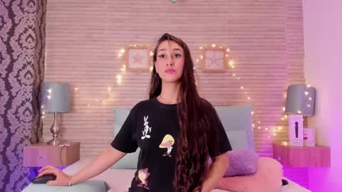 CatalinnaThompson online show from December 29, 2024, 6:05 pm