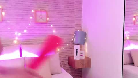 CatalinnaThompson online show from March 8, 2025, 12:09 pm