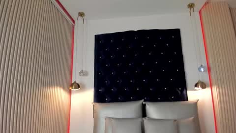 CatalinnaThompson online show from October 23, 2025, 11:53 am