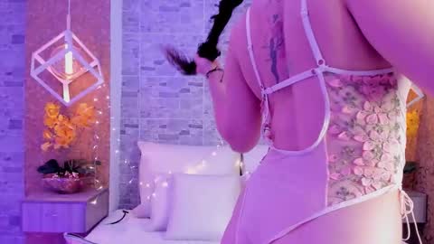 CatalinnaThompson online show from November 16, 2025, 11:49 am