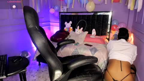 catalleya_f online show from April 4, 2026, 8:17 pm