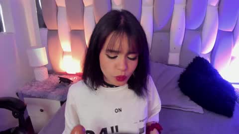 Snapshot of catarsiss_moon chatting on December 20, 2024, 12:38 pm Cat online show from December 20, 2024, 12:38 pm