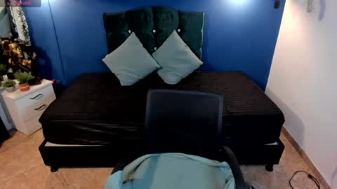 Snapshot of catboobs_ chatting on January 4, 2025, 8:37 pm Mia online show from January 4, 2025, 8:37 pm