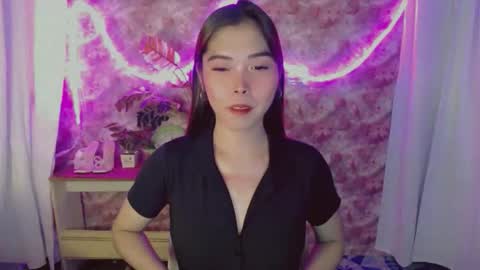 catherine_365 online show from April 27, 2026, 10:35 am