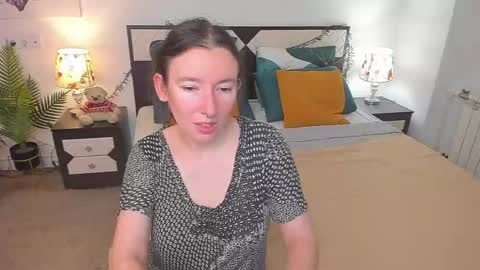 Snapshot of catherinewalls chatting on October 10, 2025, 7:40 am Catrin online show from October 10, 2025, 7:40 am