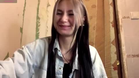 Snapshot of catinagaznes chatting on October 9, 2025, 9:13 pm Lola online show from October 9, 2025, 9:13 pm