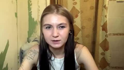 Snapshot of catinagaznes chatting on October 29, 2025, 10:22 pm Lola online show from October 29, 2025, 10:22 pm