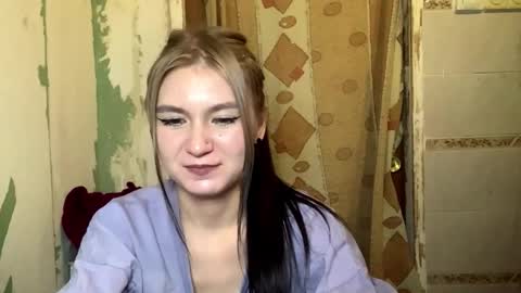 Snapshot of catinagaznes chatting on November 2, 2025, 8:00 pm Lola online show from November 2, 2025, 8:00 pm